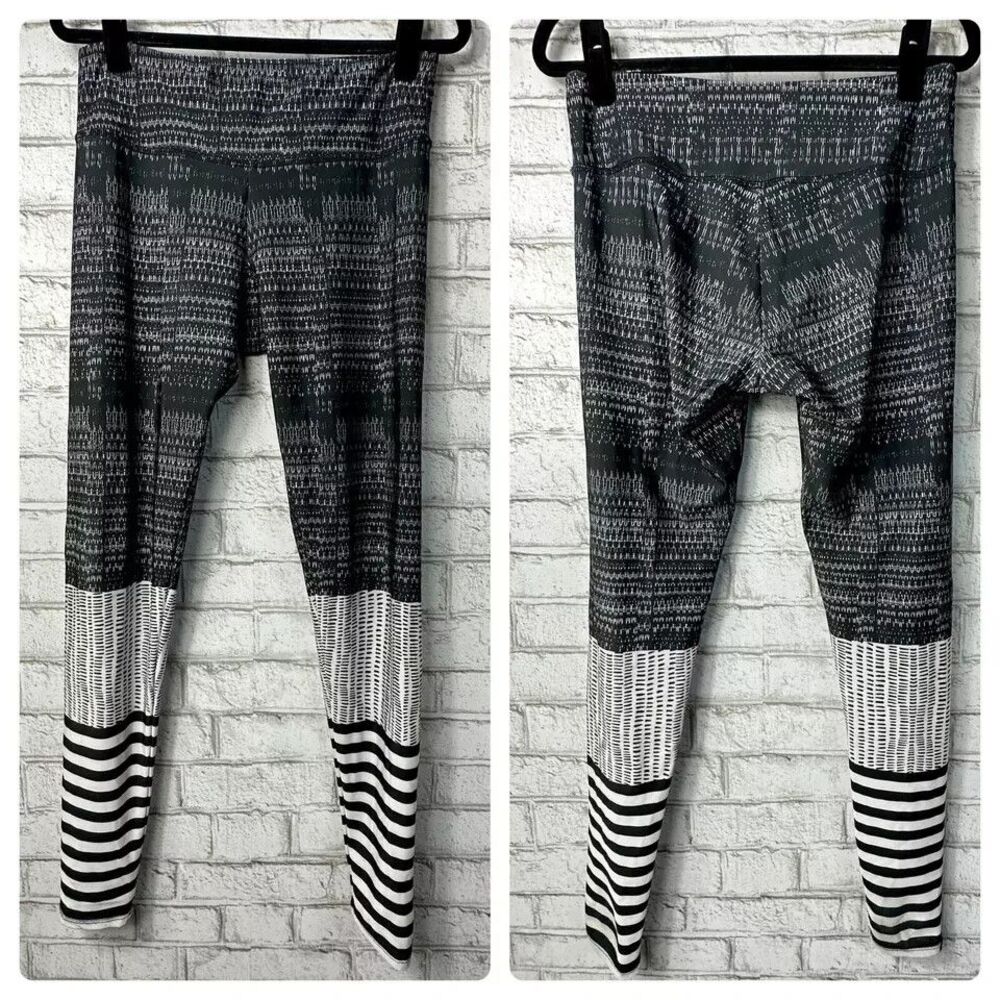 Onzie Leggings Pants Flow Stripe Athletic Athleisure Yoga Black White M / L